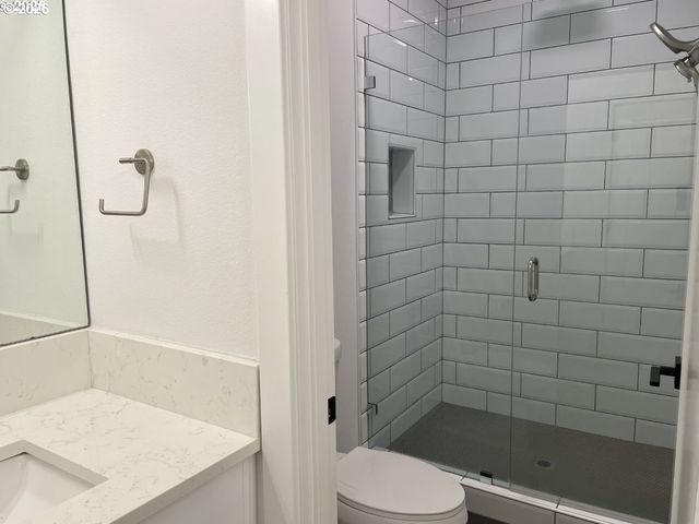 9023 Ne HOYT St, Portland, OR 97220