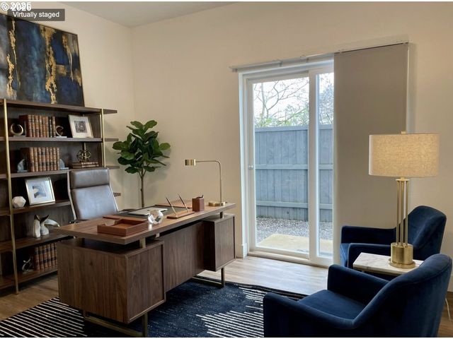 9023 Ne HOYT St, Portland, OR 97220