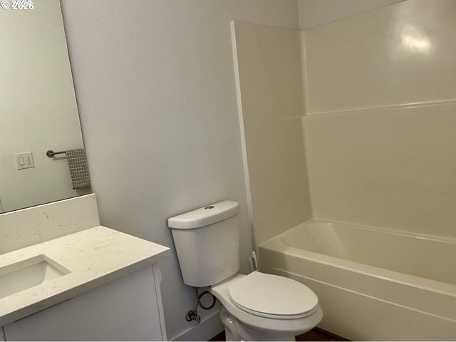 9023 Ne HOYT St, Portland, OR 97220