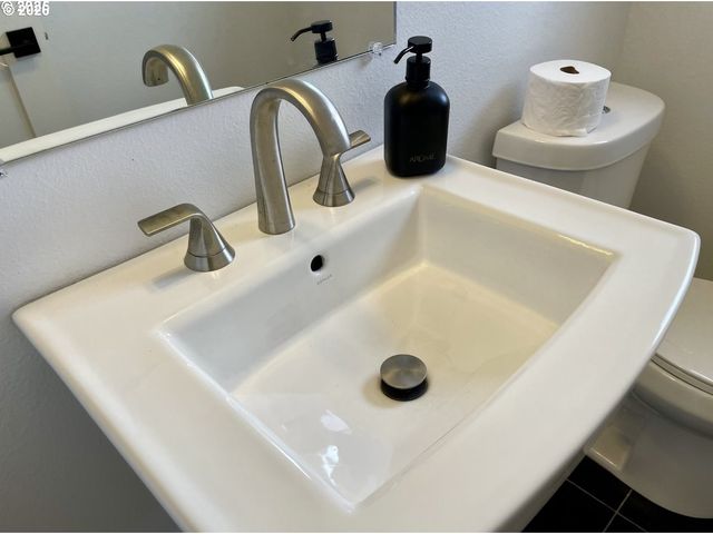 9023 Ne HOYT St, Portland, OR 97220