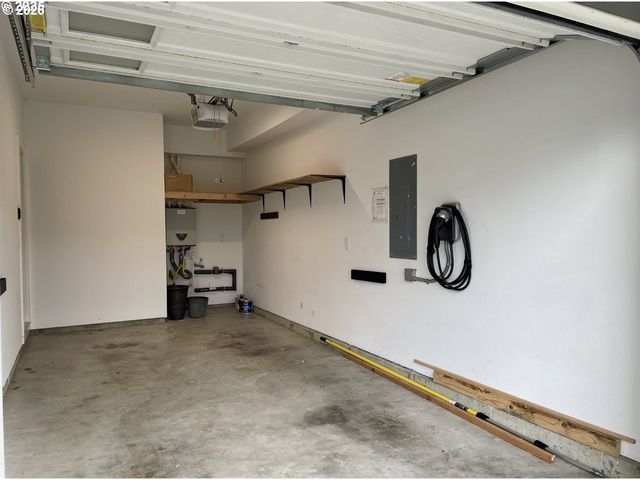 9023 Ne HOYT St, Portland, OR 97220