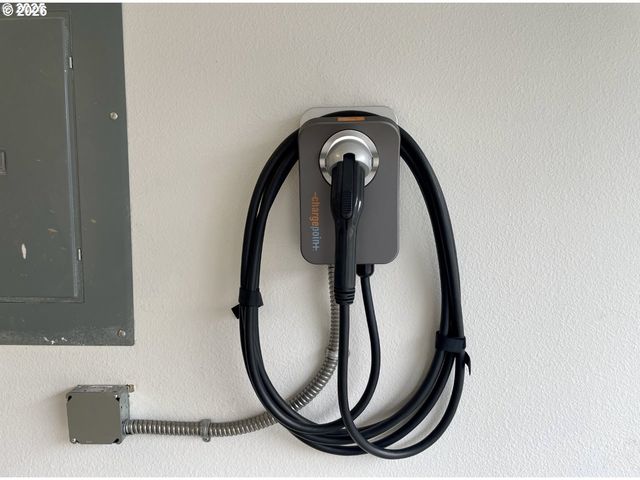 9023 Ne HOYT St, Portland, OR 97220