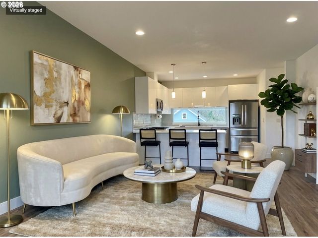 9023 Ne HOYT St, Portland, OR 97220