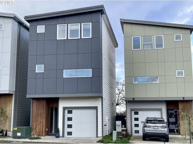 9023 Ne HOYT St, Portland, OR 97220