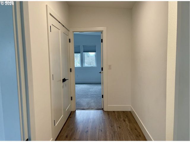 9023 Ne HOYT St, Portland, OR 97220