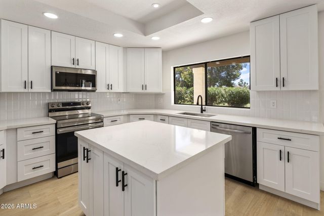6903 W KIMBERLY Way, Glendale, AZ 85308