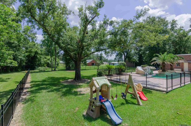 13427 Piney Pointe Road, Gonzales, LA 70737