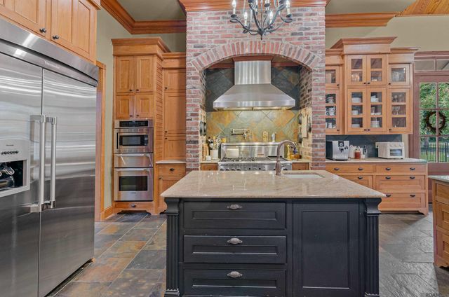 13427 Piney Pointe Road, Gonzales, LA 70737