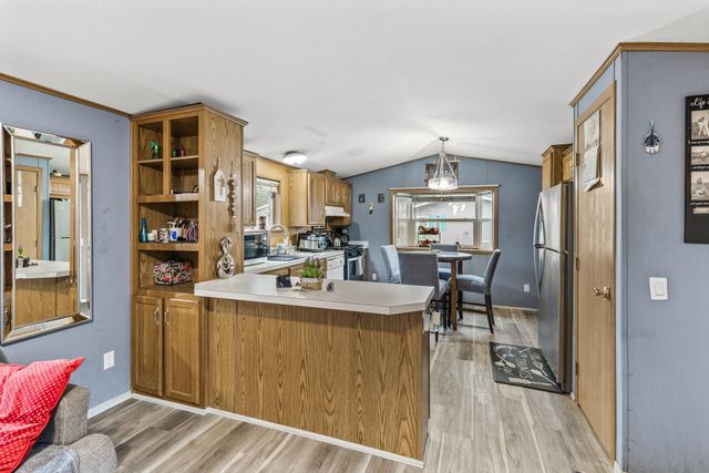 2401 Bison Dr, Maplewood, MN 55119