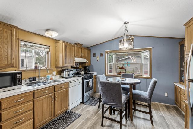 2401 Bison Dr, Maplewood, MN 55119