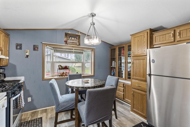 2401 Bison Dr, Maplewood, MN 55119