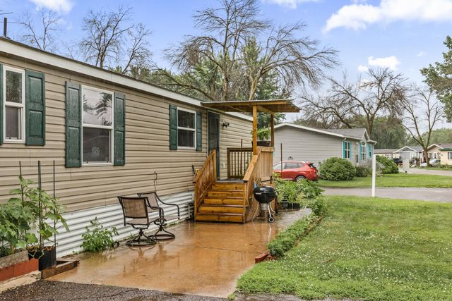 2401 Bison Dr, Maplewood, MN 55119