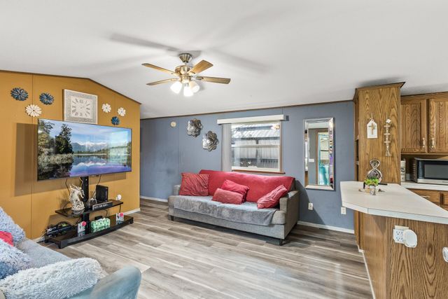 2401 Bison Dr, Maplewood, MN 55119