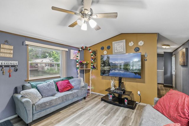 2401 Bison Dr, Maplewood, MN 55119