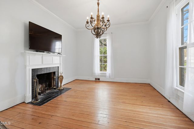 916 W Davis Street, Burlington, NC 27215