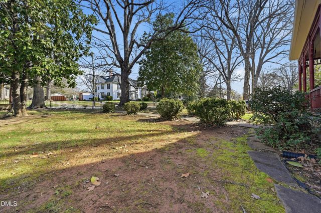 916 W Davis Street, Burlington, NC 27215