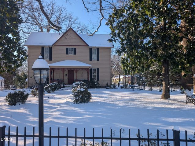 916 W Davis Street, Burlington, NC 27215