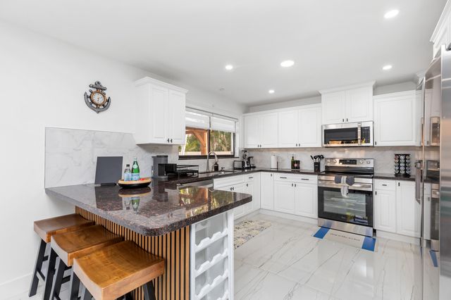 484 NW 38th Terrace, Deerfield Beach, FL 33442