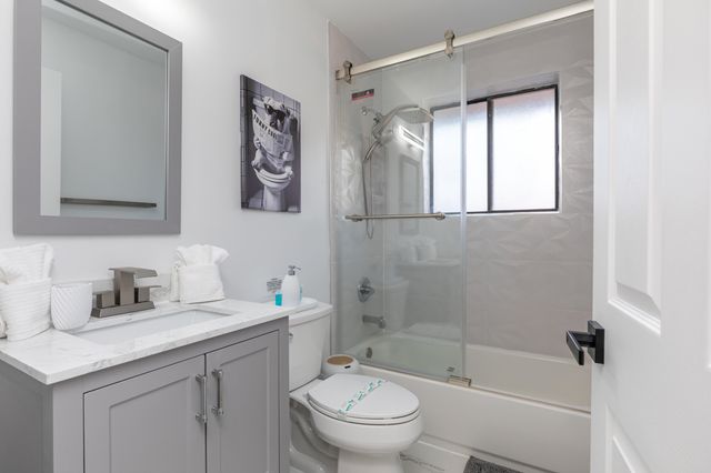 484 NW 38th Terrace, Deerfield Beach, FL 33442