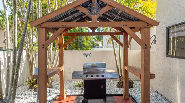 484 NW 38th Terrace, Deerfield Beach, FL 33442
