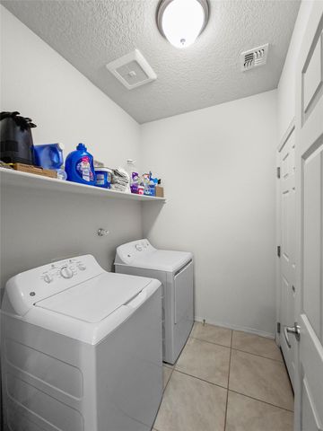 5222 Via Del Sol, Santa Fe, NM 87507