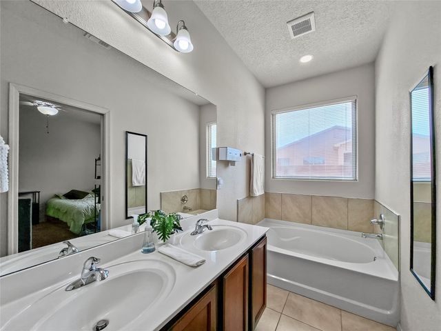 5222 Via Del Sol, Santa Fe, NM 87507