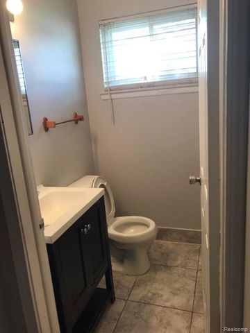 32609 Wexford Drive, Warren, MI 48092