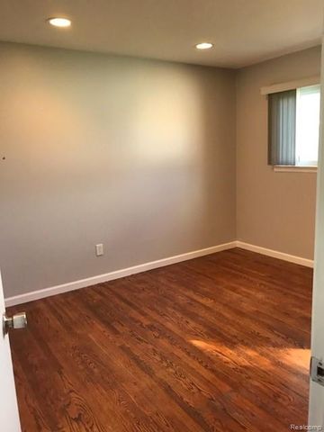 32609 Wexford Drive, Warren, MI 48092