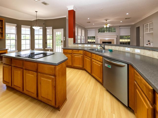 2435 Thorndon Park Court, League City, TX 77573