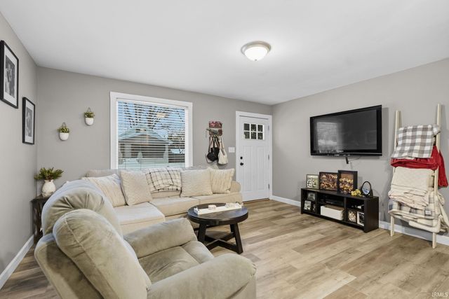 2202 ravenswood Drive, Evansville, IN 47714