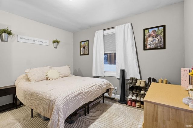 2202 ravenswood Drive, Evansville, IN 47714