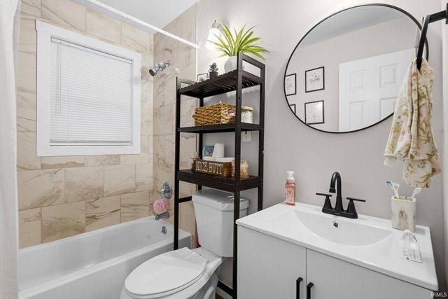 2202 ravenswood Drive, Evansville, IN 47714