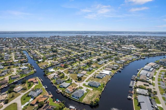 1107 SE 38 Street, Cape Coral, FL 33904