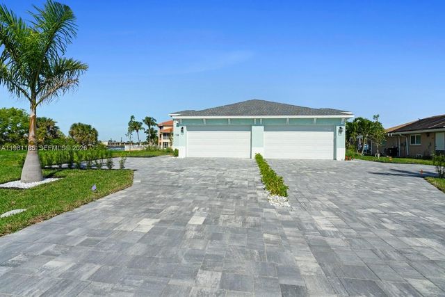 1107 SE 38 Street, Cape Coral, FL 33904