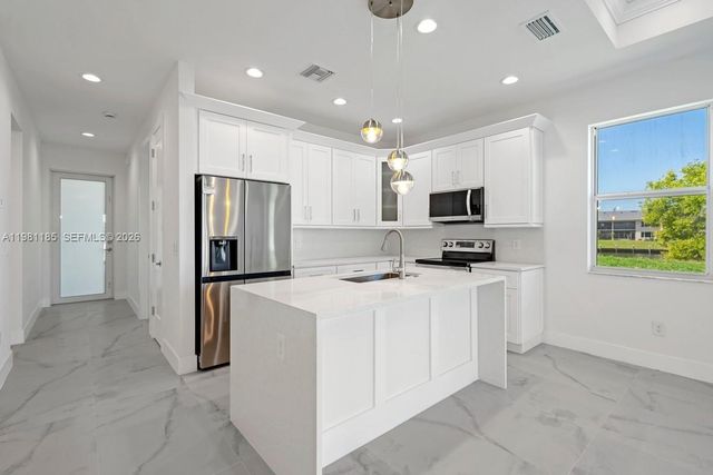 1107 SE 38 Street, Cape Coral, FL 33904