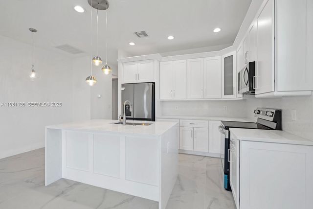 1107 SE 38 Street, Cape Coral, FL 33904