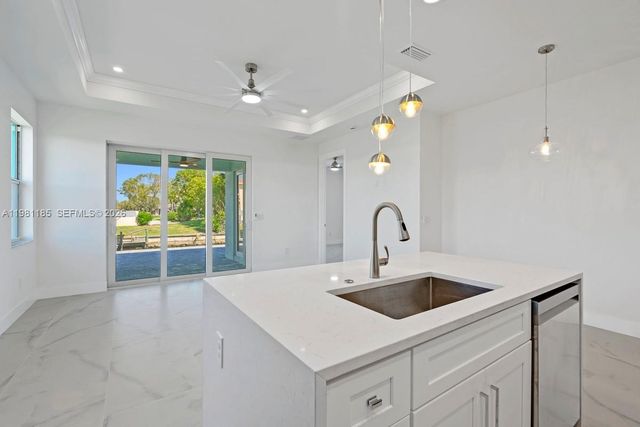 1107 SE 38 Street, Cape Coral, FL 33904