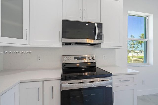 1107 SE 38 Street, Cape Coral, FL 33904