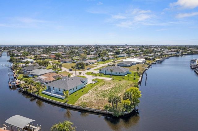 1107 SE 38 Street, Cape Coral, FL 33904