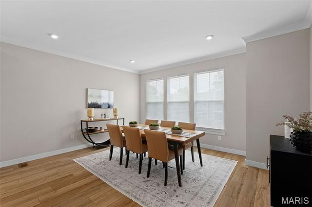 8933 Eager Road, St Louis, MO 63144