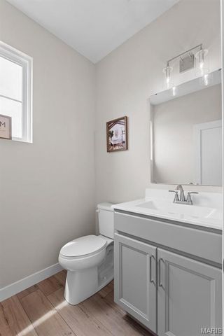 8933 Eager Road, St Louis, MO 63144