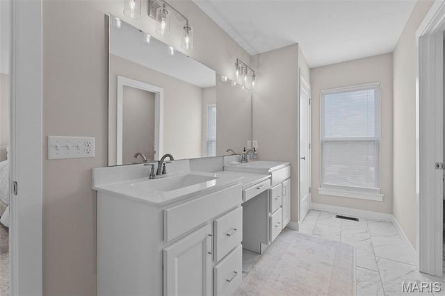 8933 Eager Road, St Louis, MO 63144