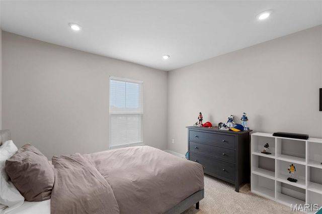 8933 Eager Road, St Louis, MO 63144