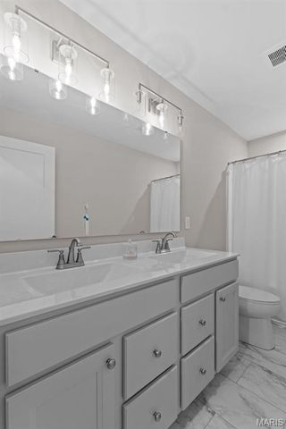 8933 Eager Road, St Louis, MO 63144