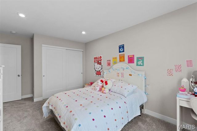 8933 Eager Road, St Louis, MO 63144