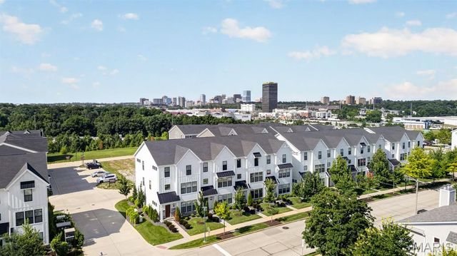 8933 Eager Road, St Louis, MO 63144