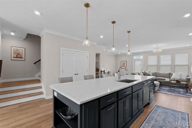 8933 Eager Road, St Louis, MO 63144