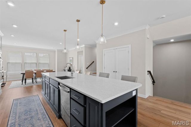 8933 Eager Road, St Louis, MO 63144