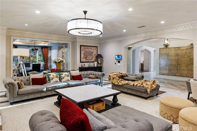 1128 S 6th Avenue, Arcadia, CA 91006