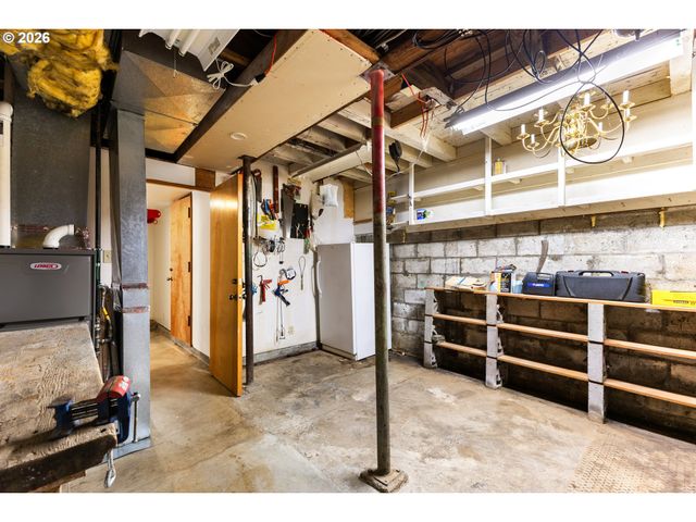 1615 VAN BUREN St, Oregon City, OR 97045